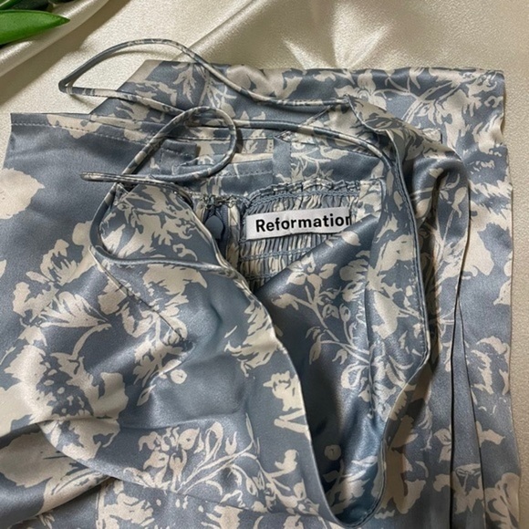 Reformation Frankie Silk Dress in Porcelain *NEW* - Picture 6 of 7